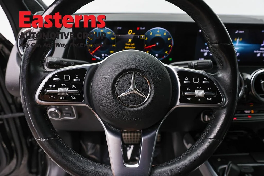 Used 2022 Black Mercedes-Benz GLB 250 image 10
