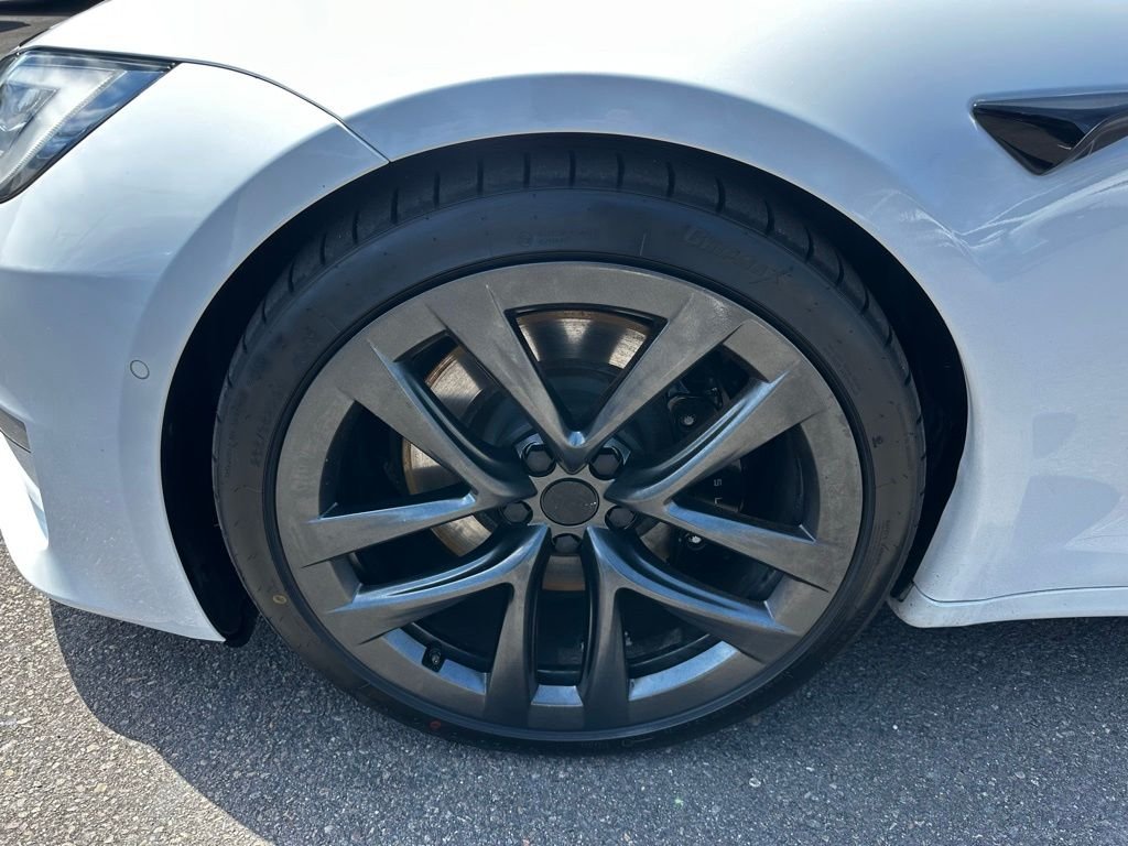 Used 2021 White Tesla Plaid image 11