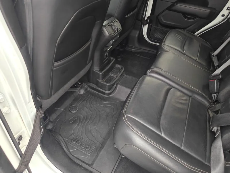 Used 2019 White Jeep Unlimited Sahara image 15