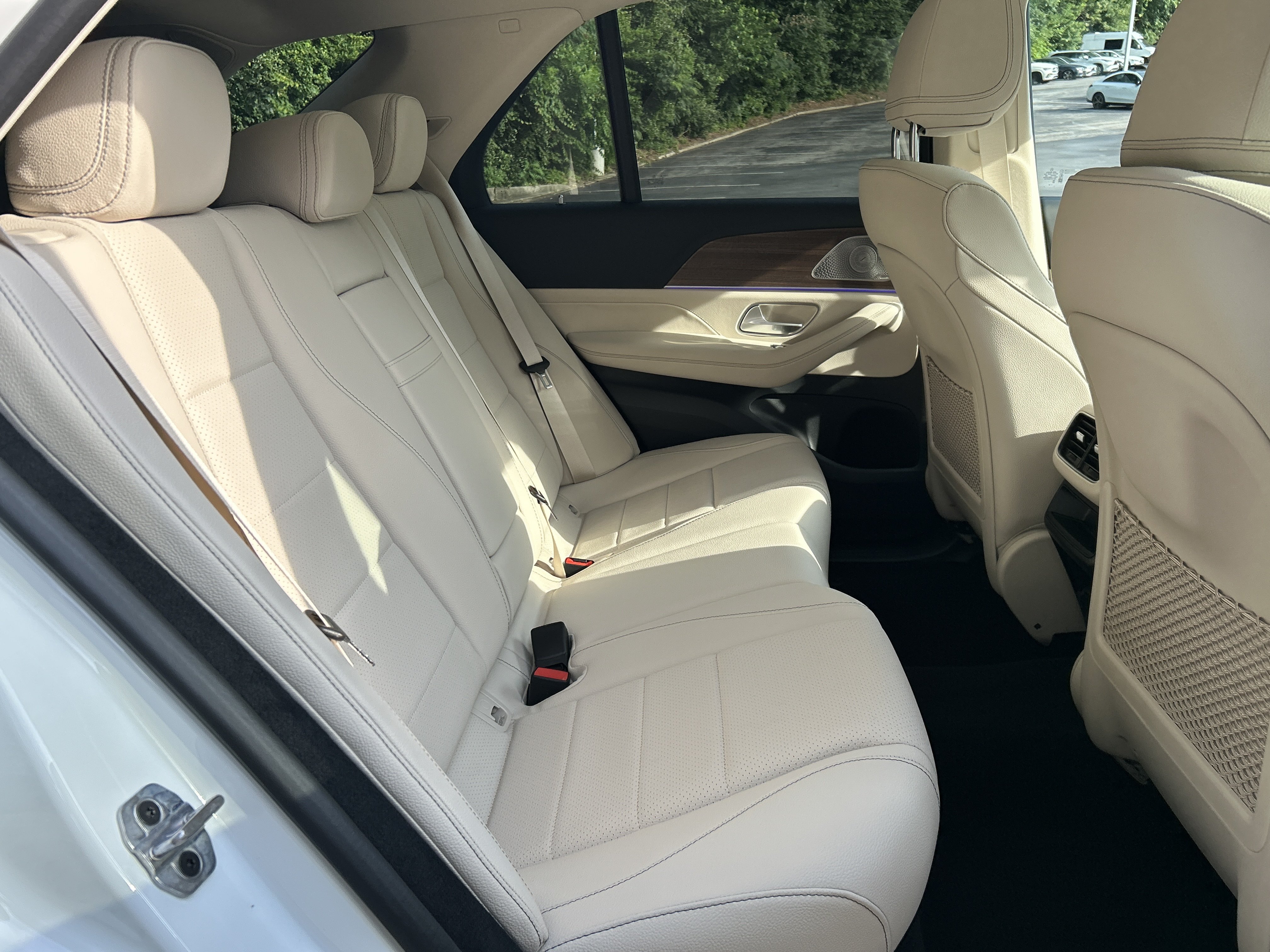 New 2026 MANUFAKTUR Moonlight White Metallic Mercedes-Benz GLE 350 4MATIC® SUV image 40