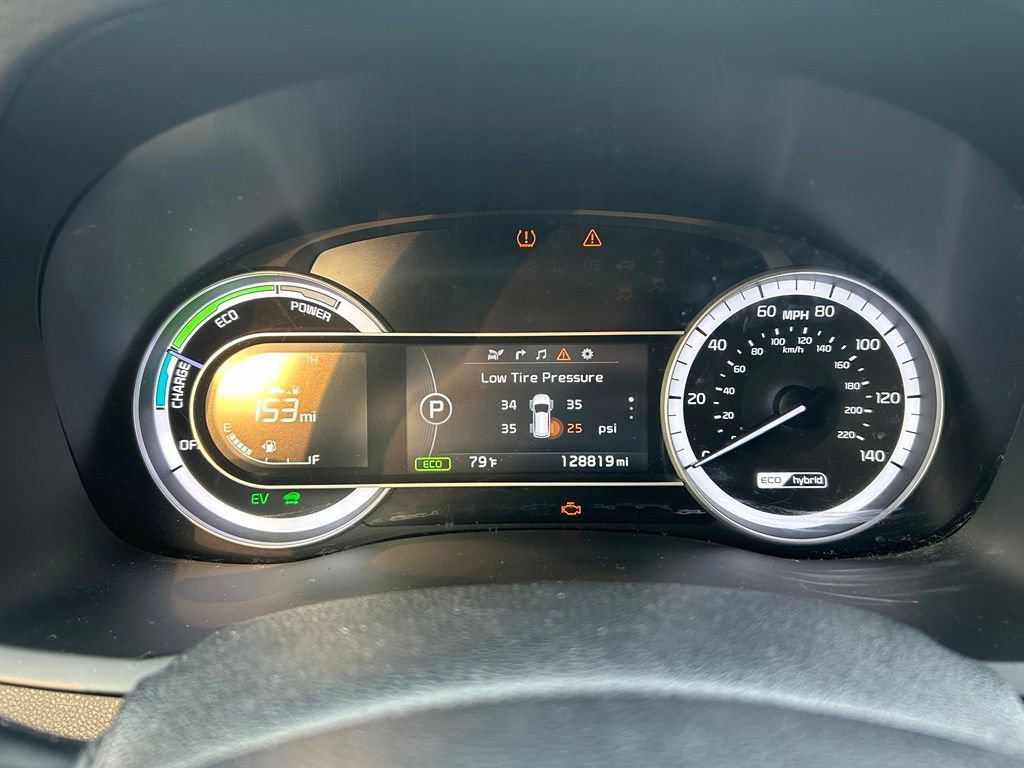 Used 2017 Black Kia EX image 23