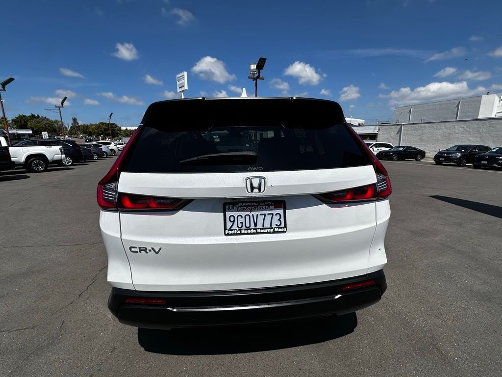 Used 2023 Platinum White Pearl Honda EX image 4