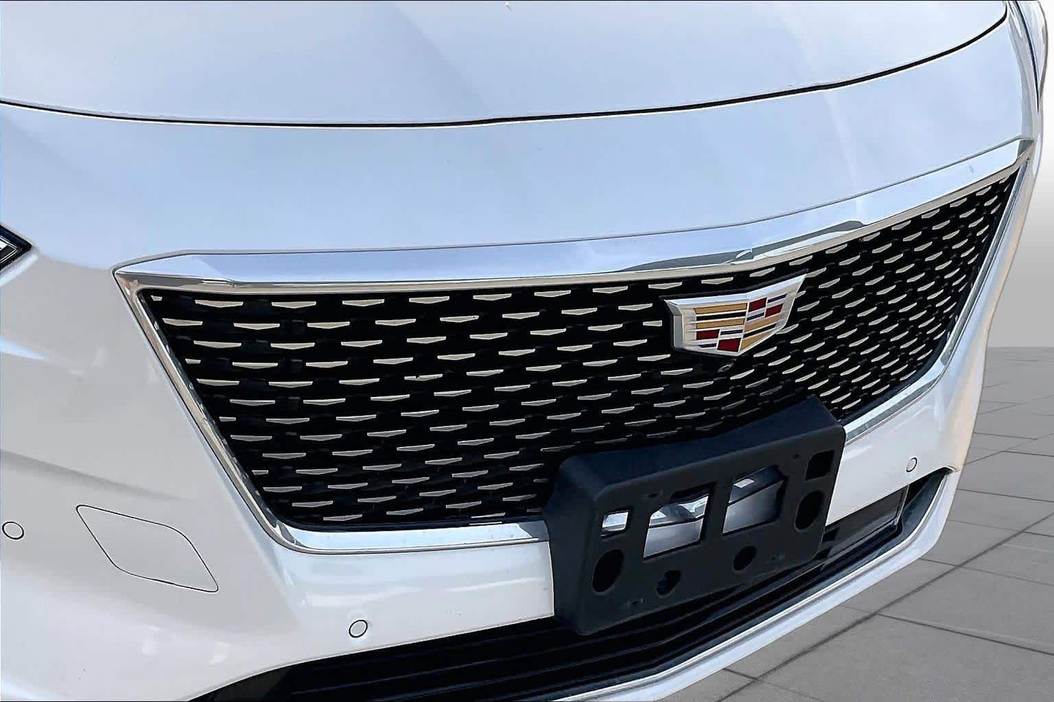 Used 2020 Crystal White Tricoat Cadillac Premium Luxury image 29