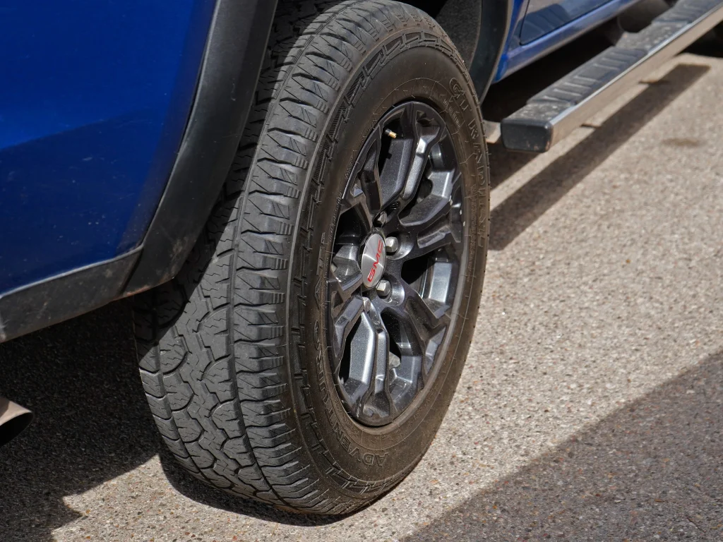 Used 2023 Dynamic Blue Metallic GMC 4WD Elevation image 12