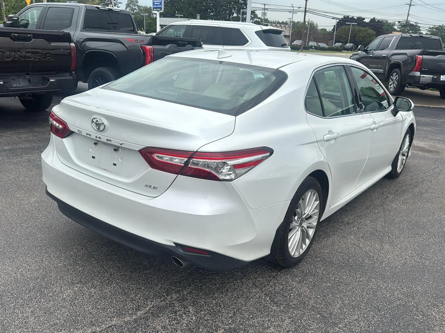 Used 2020 Wind Chill Pearl Toyota XLE image 6