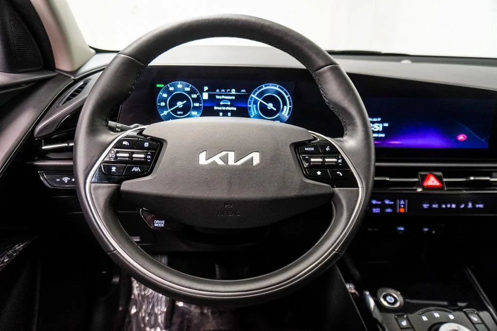 Used 2024 Gray Kia Wind image 13