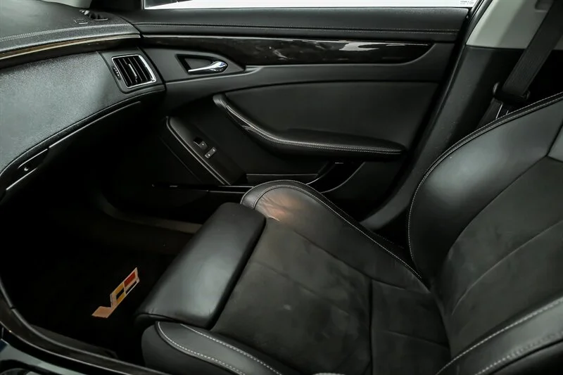 Used 2013 Black Diamond Tricoat Cadillac  image 32