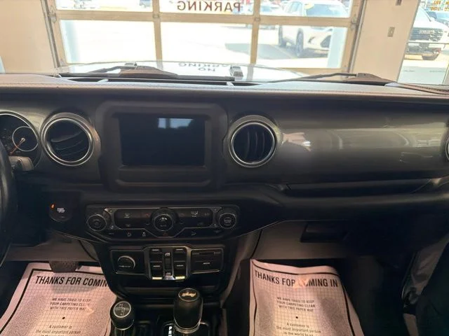 Used 2020 Silver Jeep Unlimited Sahara image 20