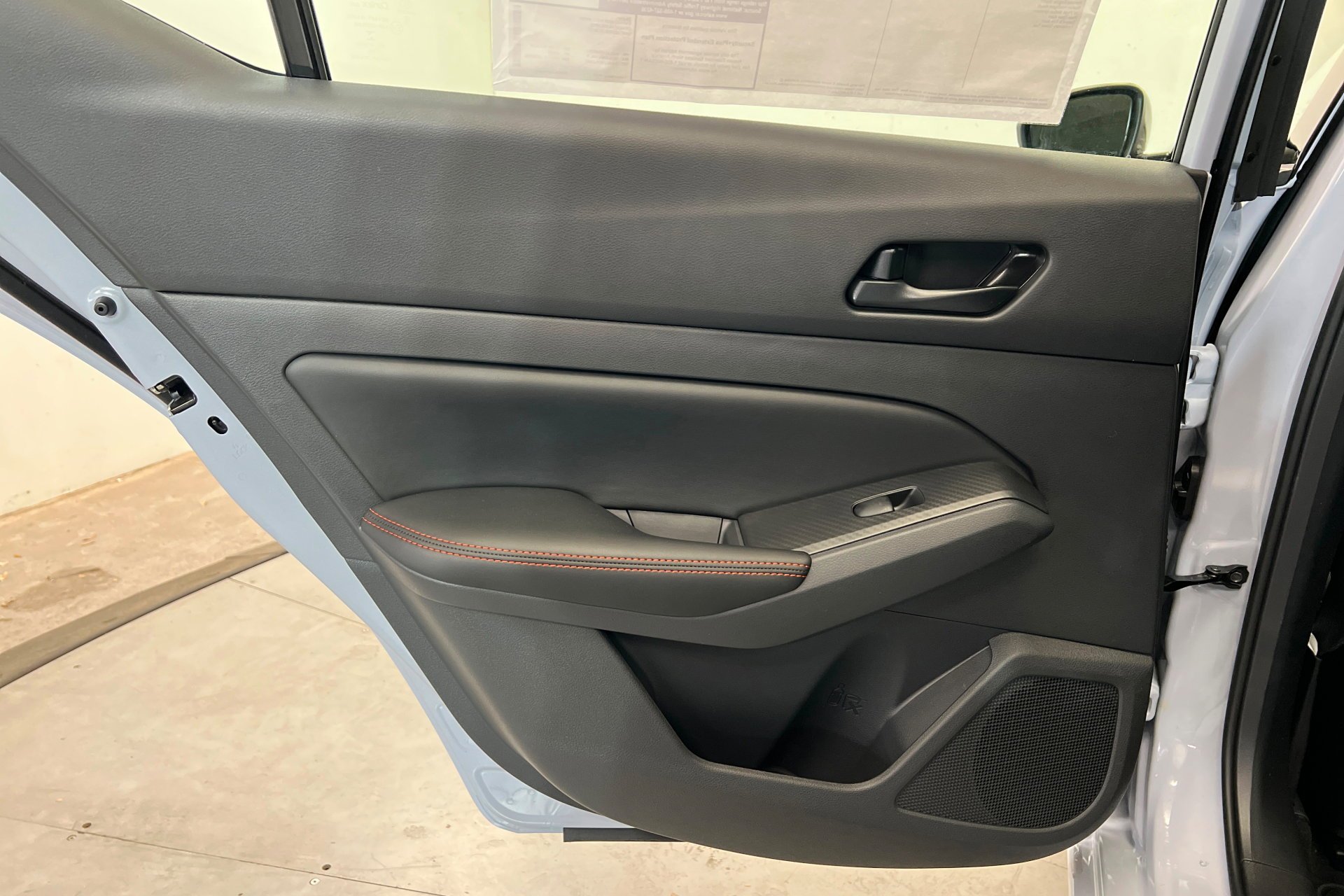 New 2026 Gray Sky Pearl / Super Black Two-tone Nissan SR image 19