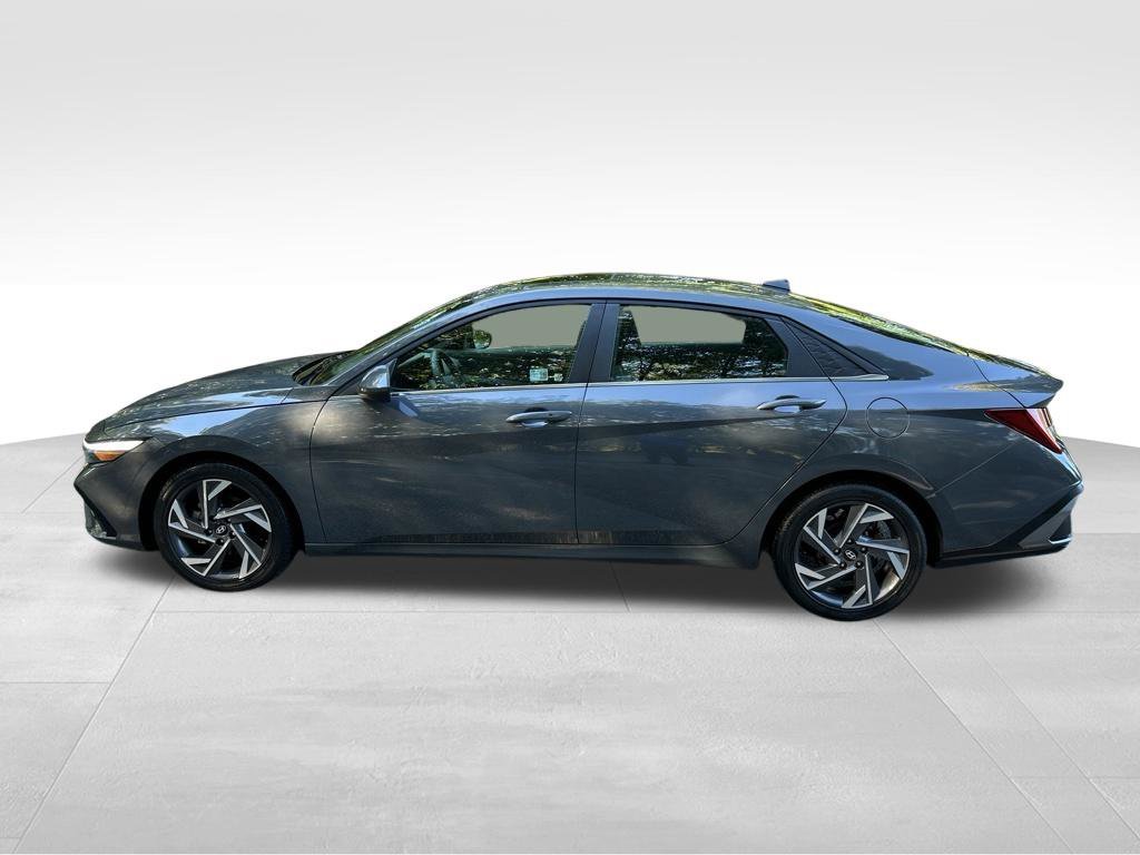 Used 2025 Gray Hyundai SEL Convenience image 2