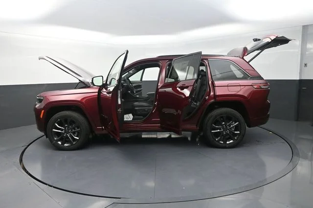 New 2026 Velvet Red Pearl-Coat Exterior Paint Jeep Limited Reserve image 32