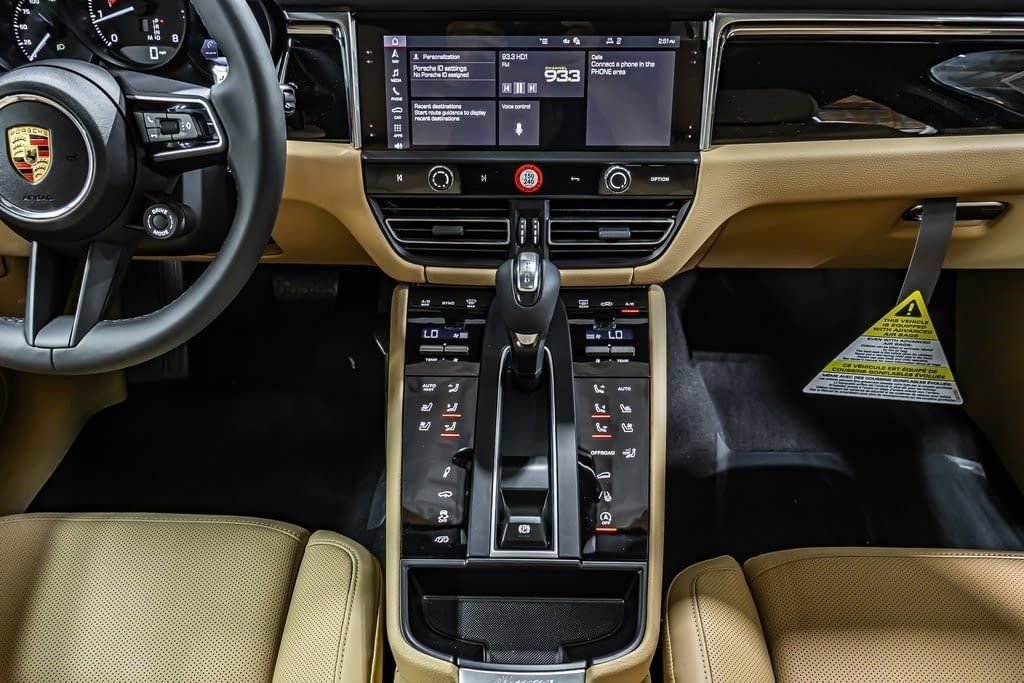 2025 Porsche Macan - Photo 16