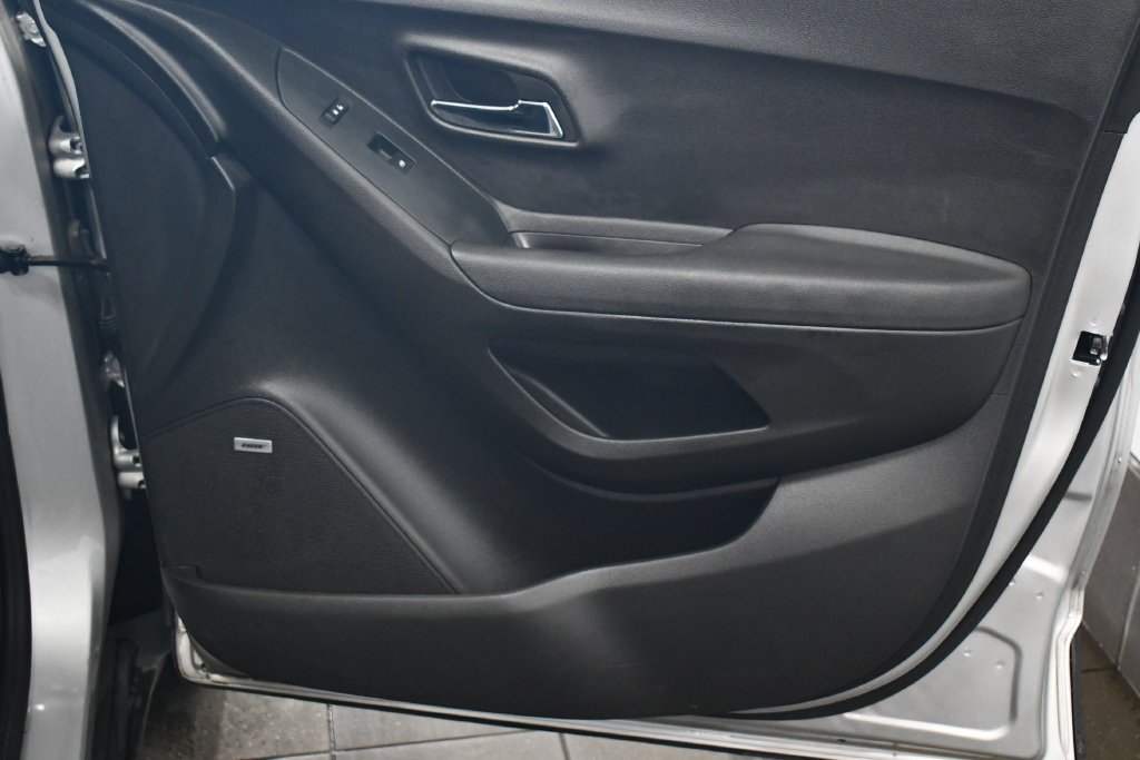 Used 2019 Silver Ice Metallic Chevrolet LT image 32
