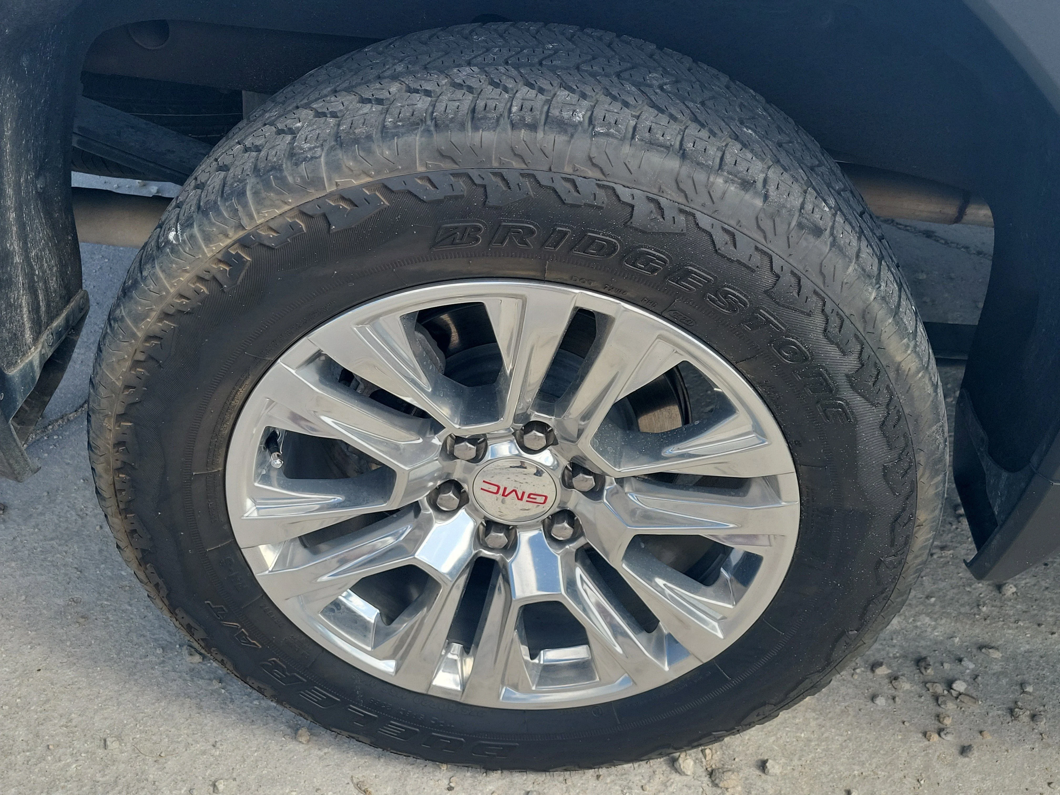 Used 2024 White Frost Tricoat GMC Denali image 10
