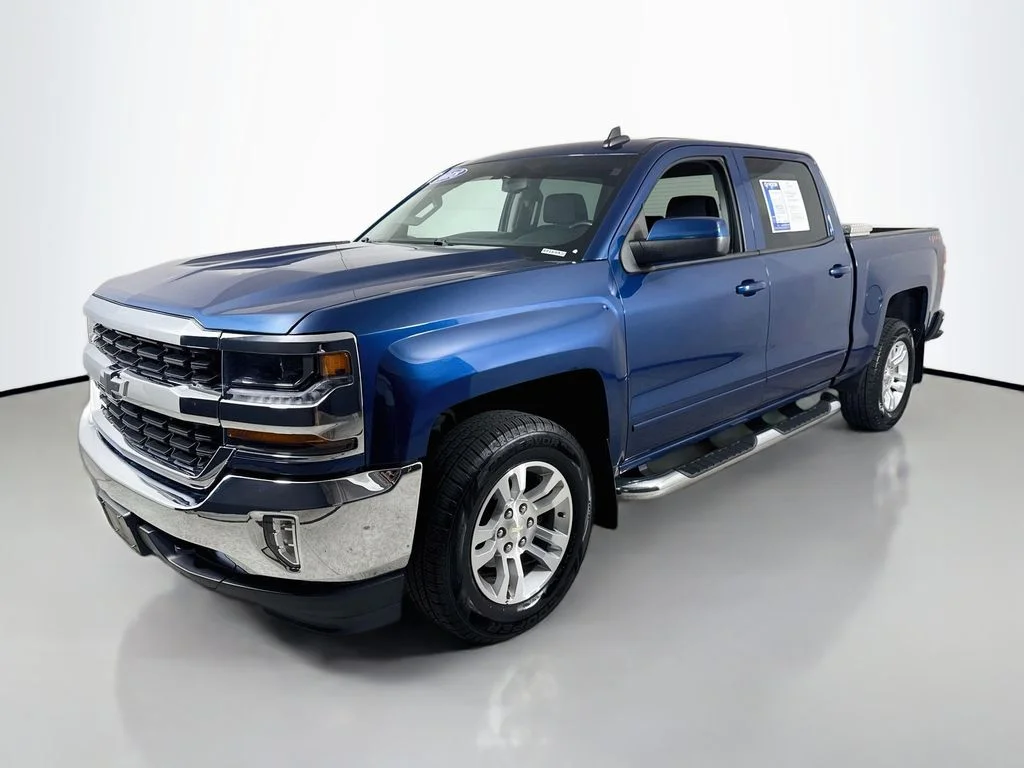 Used 2018 Deep Ocean Blue Metallic Chevrolet LT image 8