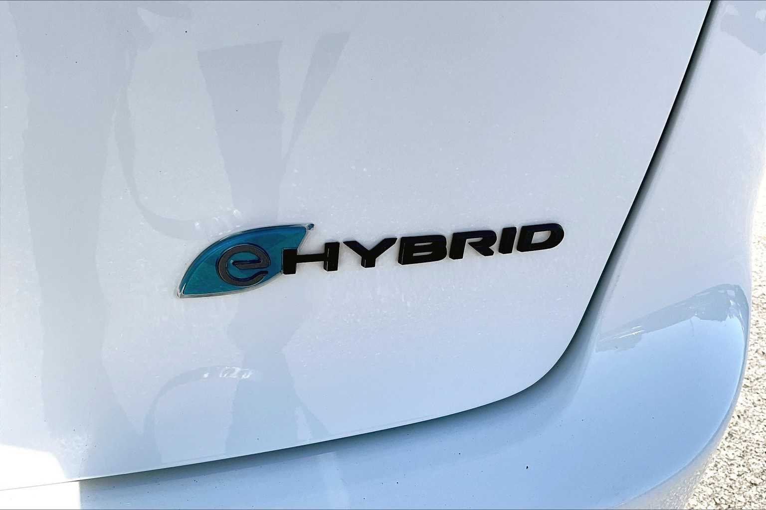 Used 2024 Bright White Clearcoat Chrysler Hybrid S Appearance Pkg image 10