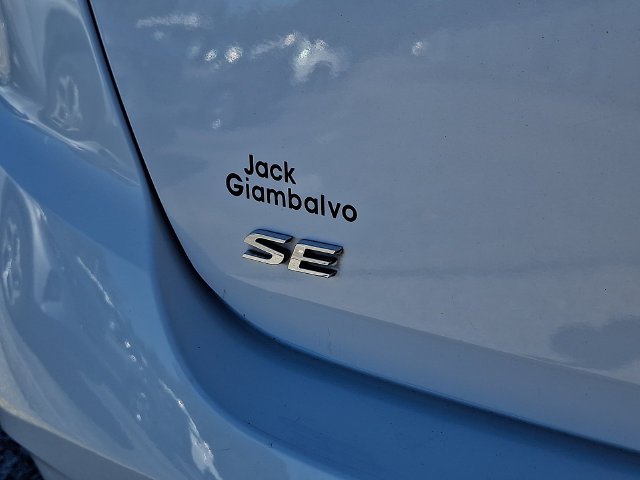 Used 2018 White Hyundai SE image 30