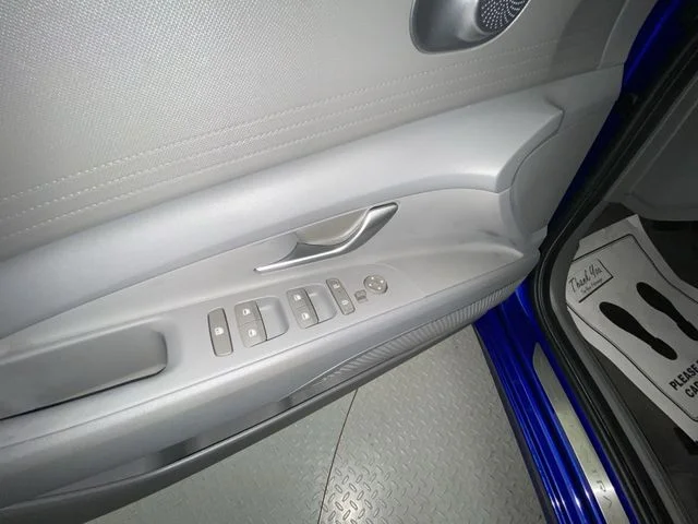 Used 2025 Blue Hyundai SE image 13