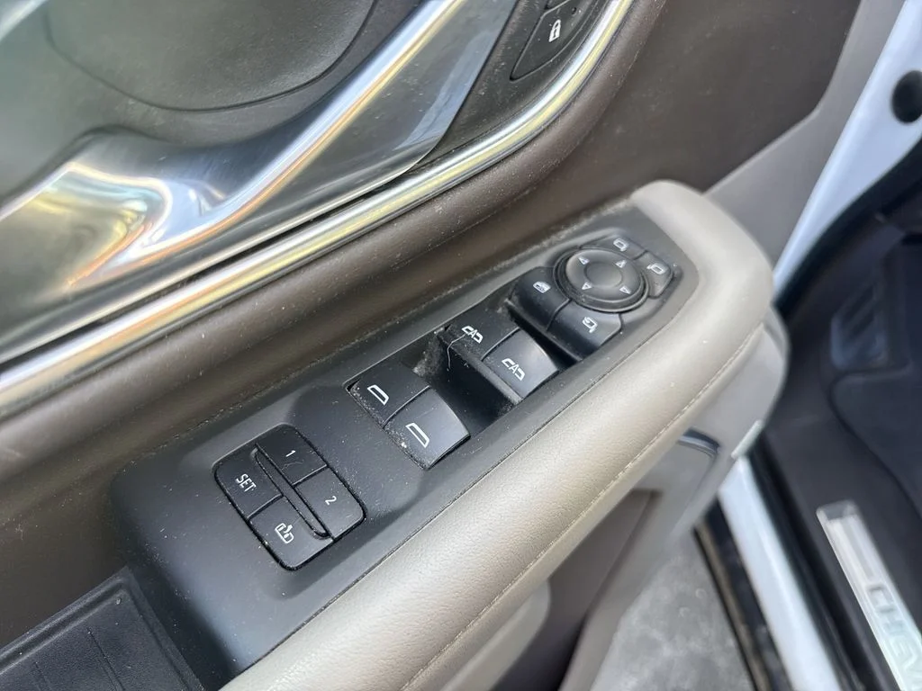 Used 2021 White Chevrolet Z71 image 13