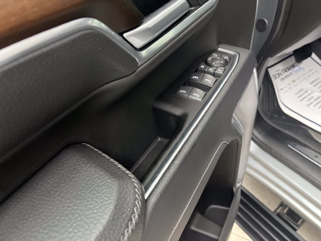 Used 2025 Silver GMC Denali image 10