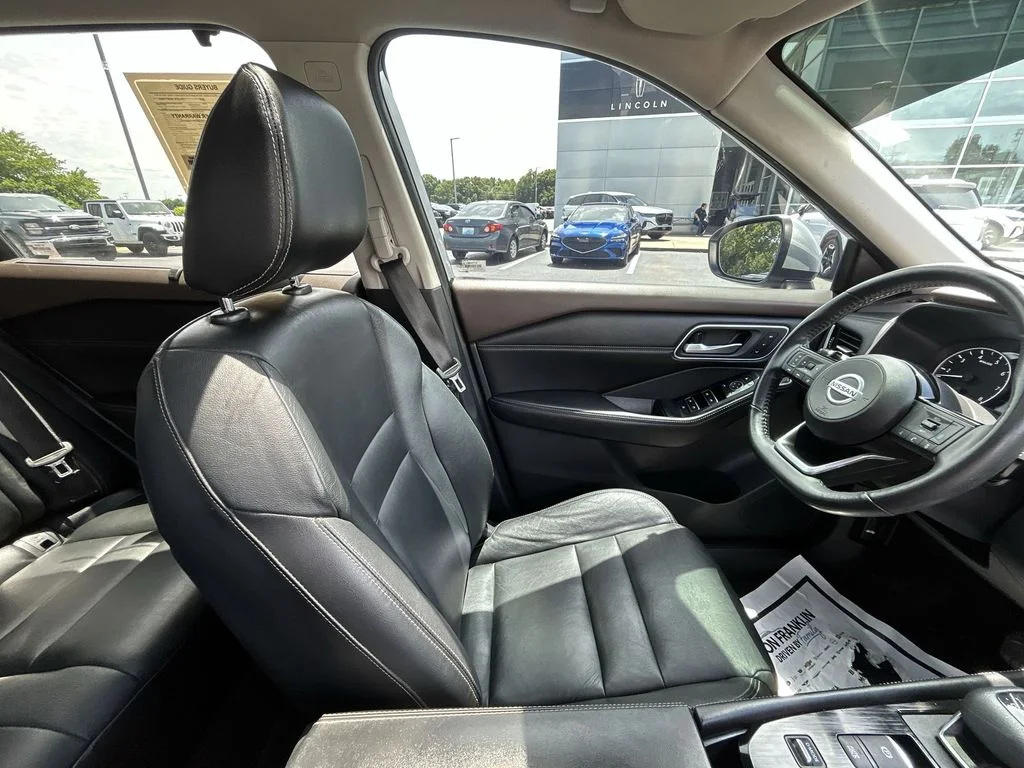 Used 2021 Silver Nissan SL image 10