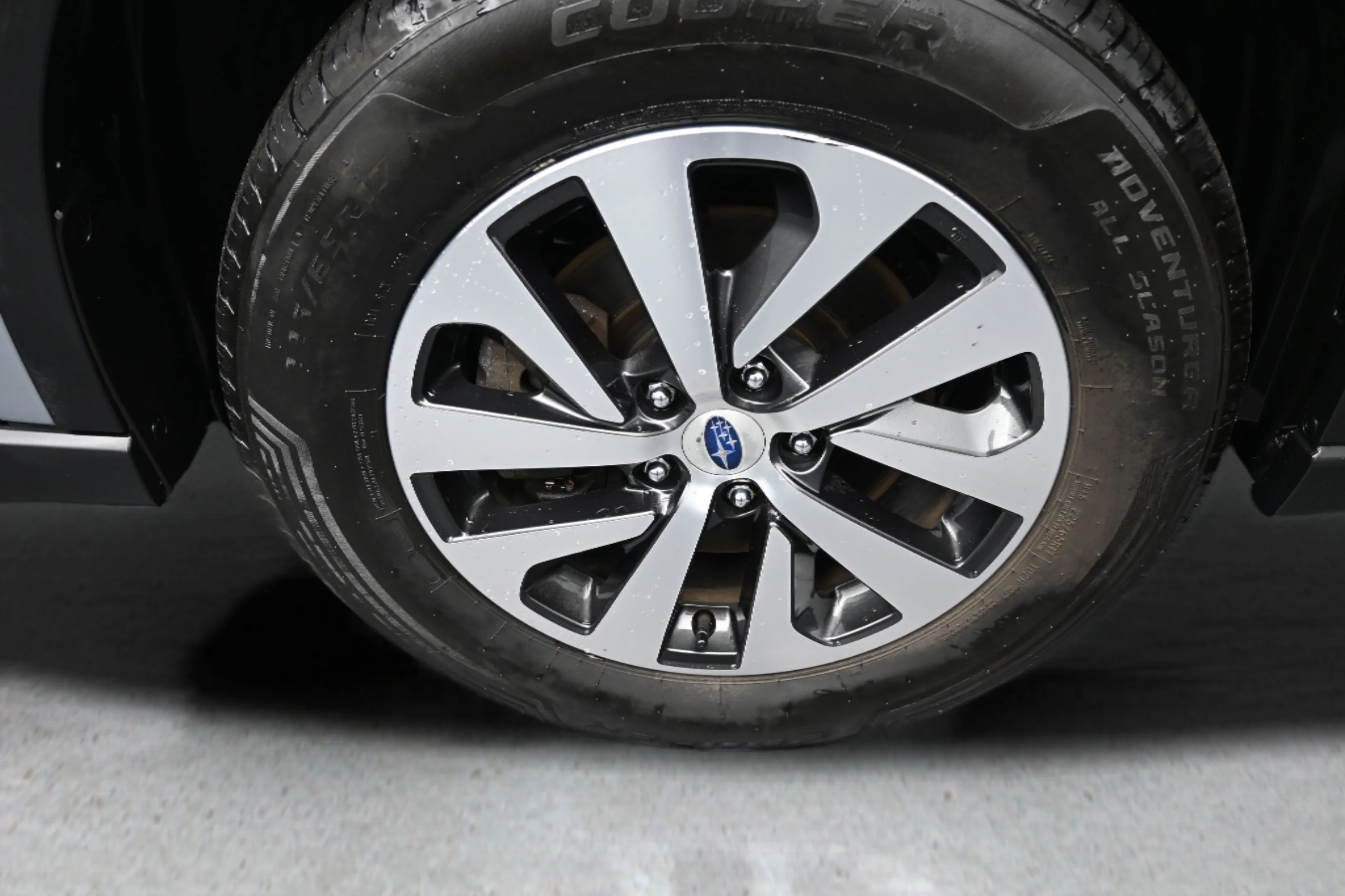 Used 2021 Ice Silver Metallic Subaru Premium image 21