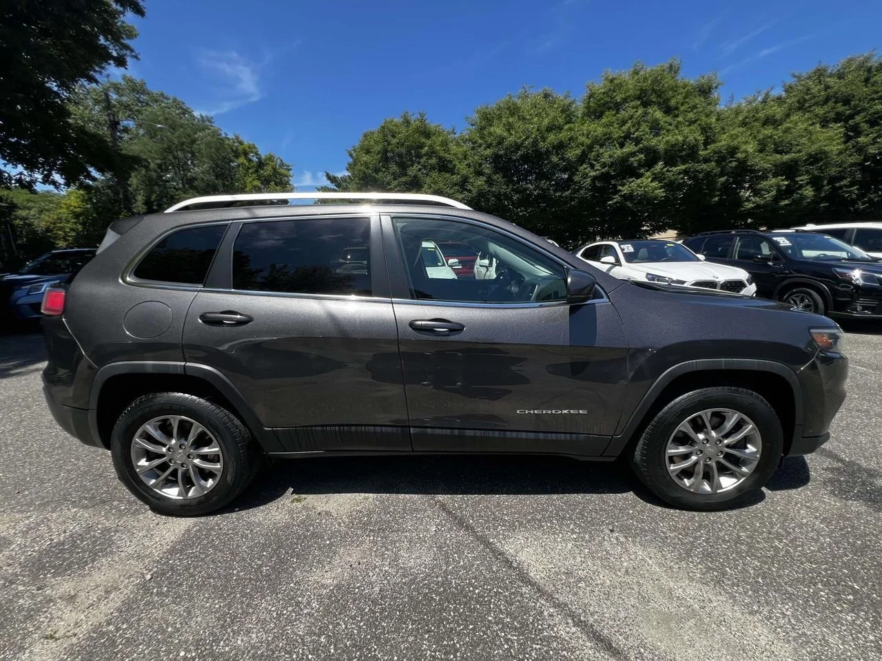 Used 2019 Granite Crystal Metallic Clearcoat Jeep Latitude Plus 4x4 image 3