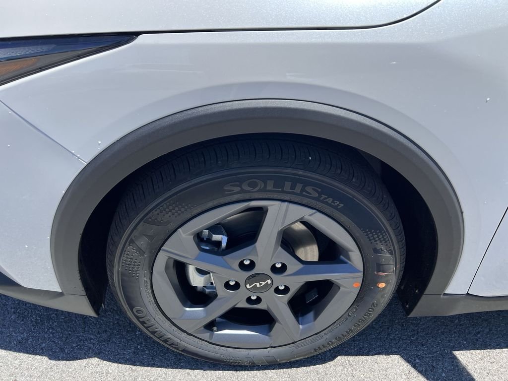 New 2026 White Kia LXS image 10