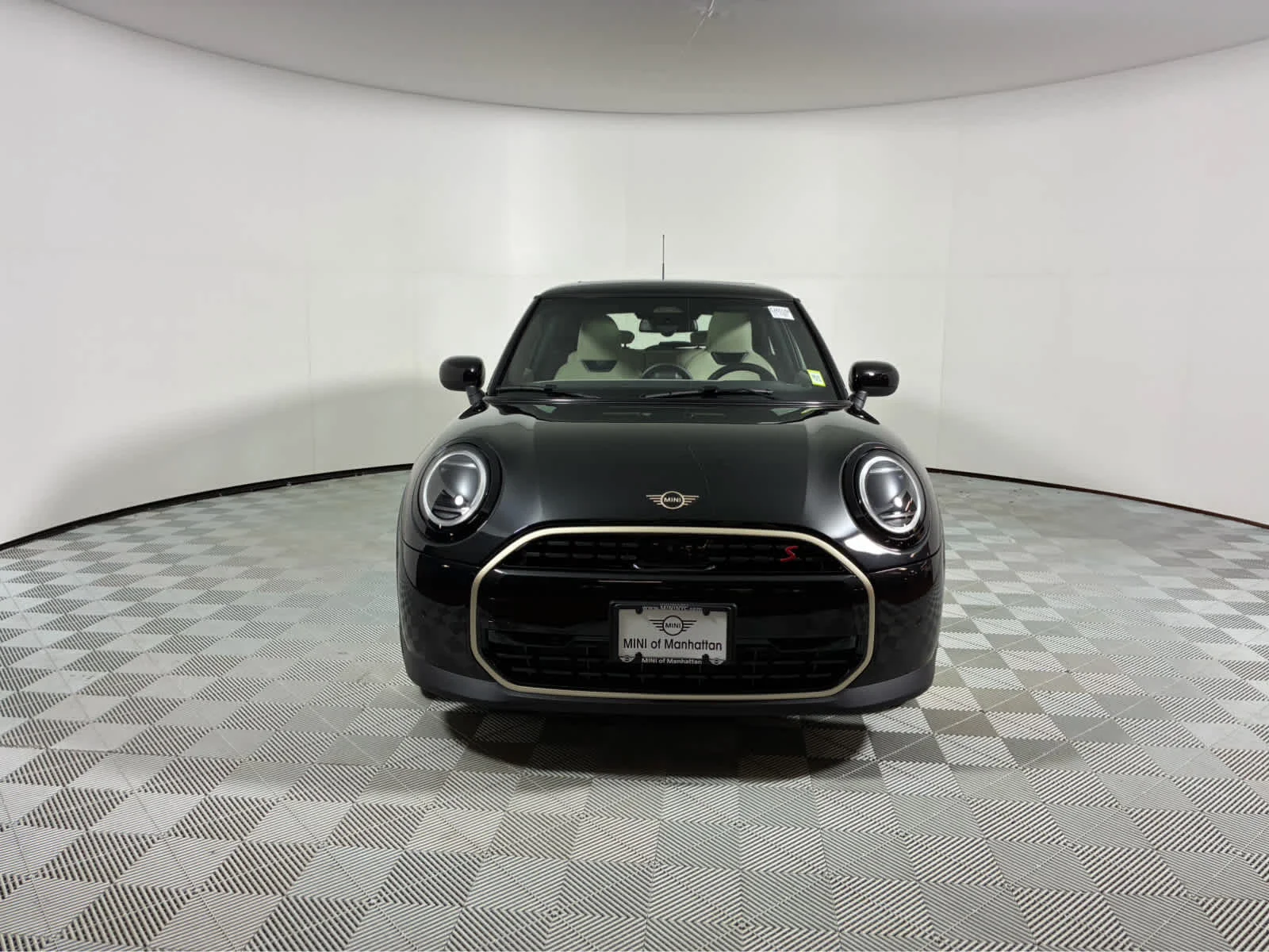 New 2026 Midnight Black II Metallic MINI Signature Plus image 8