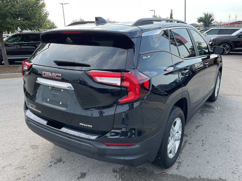 Used 2024 Ebony Twilight Metallic GMC SLE image 10