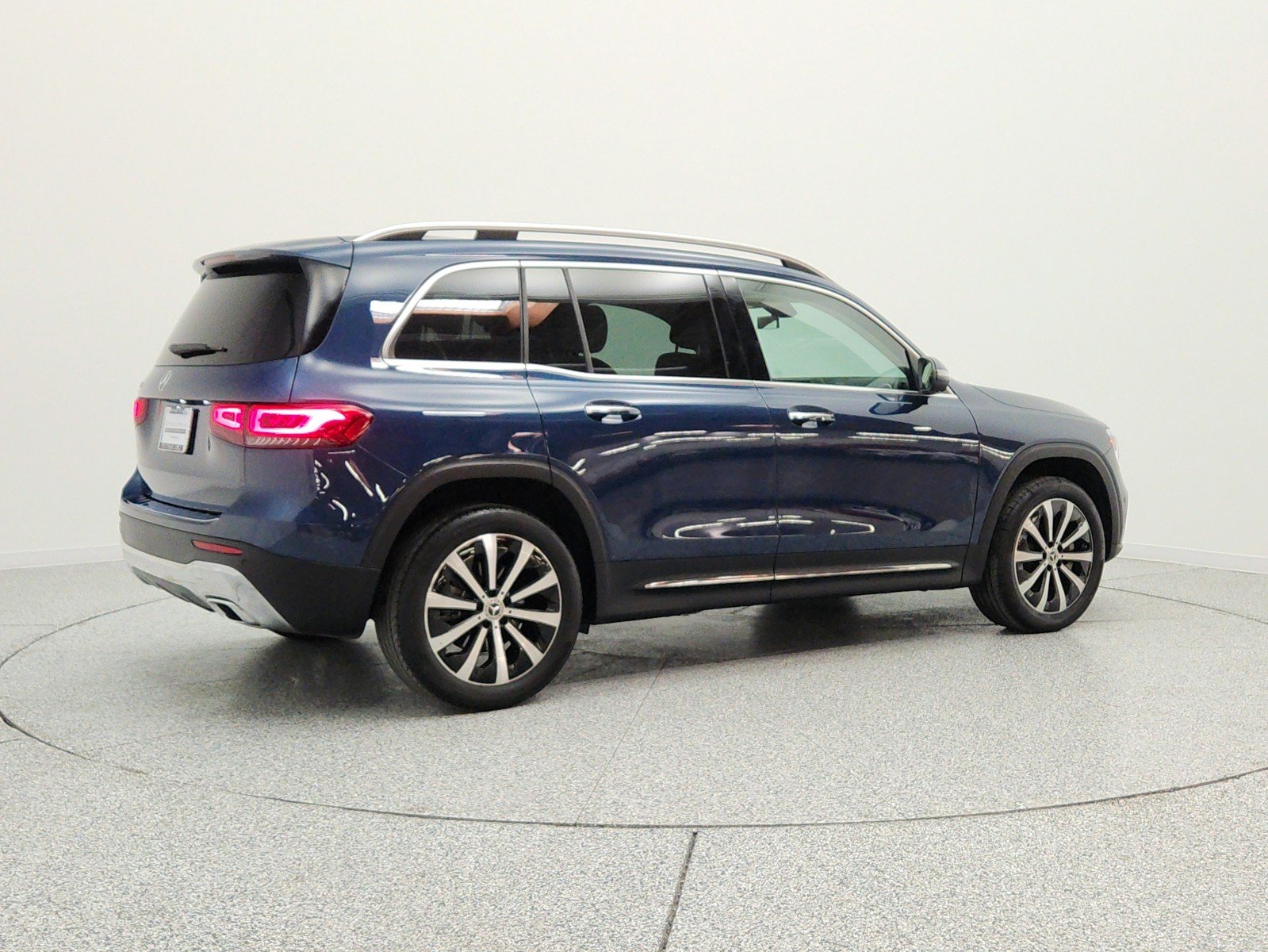 Used 2022 Denim Blue Metallic Mercedes-Benz GLB 250 SUV image 5