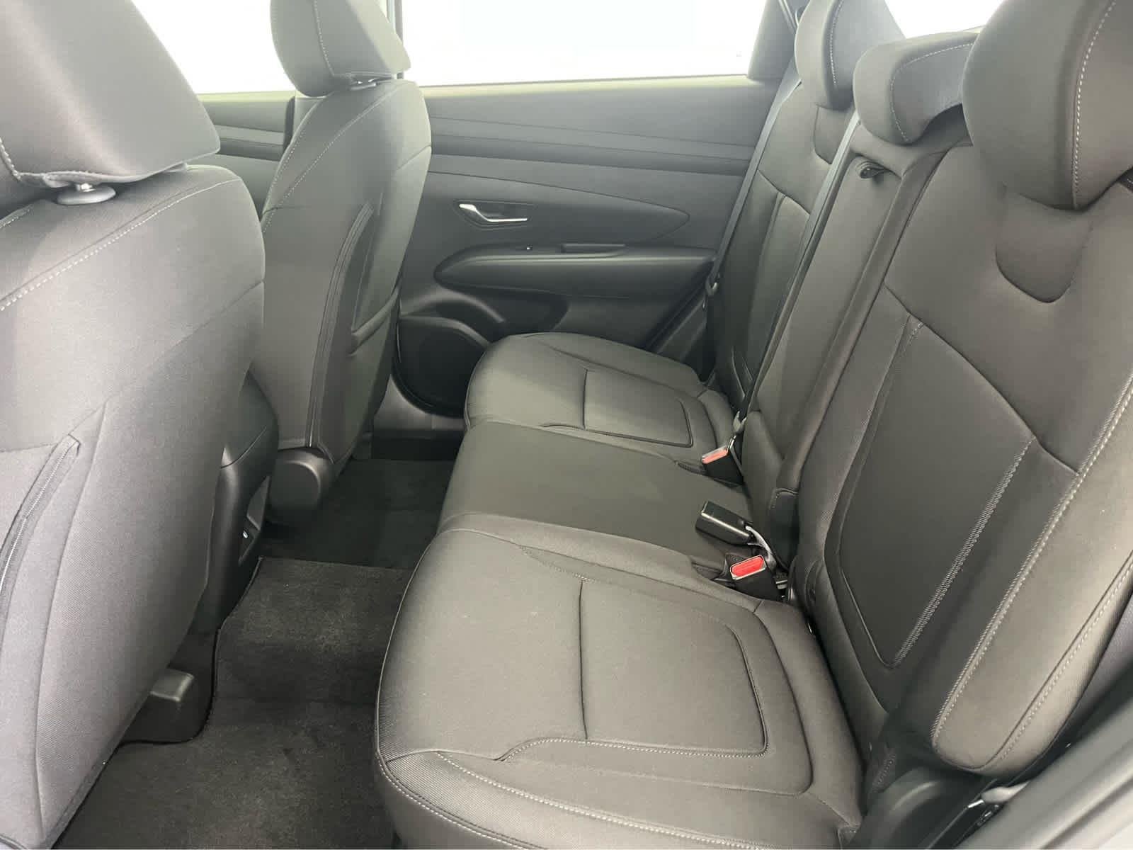 Used 2025 Shimmering Silver Hyundai SE image 27