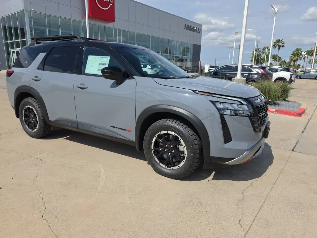 New 2026 Boulder Gray Pearl / Super Black Two-tone Nissan Rock Creek® image 8