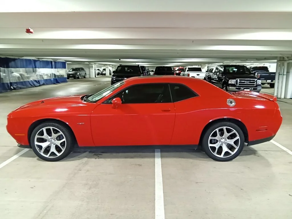 Used 2016 Torred Clearcoat Dodge R/T image 8