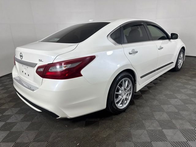 Used 2018 White Nissan 2.5 SL image 3