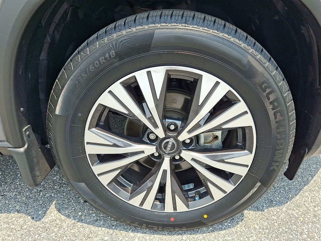 Used 2023 Gray Nissan SV image 9