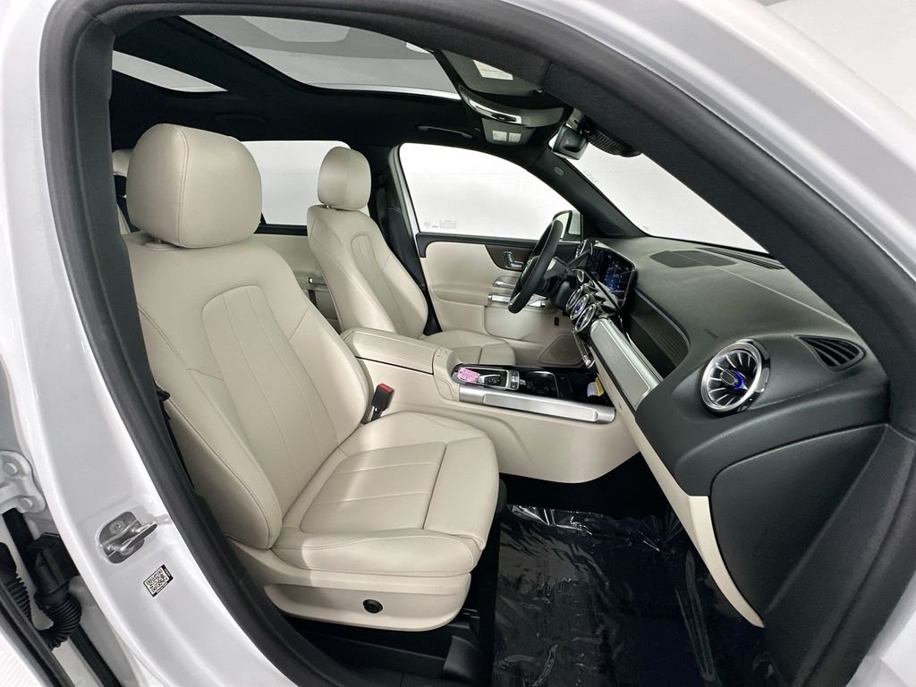 New 2026 Polar White Mercedes-Benz GLB 250 image 27
