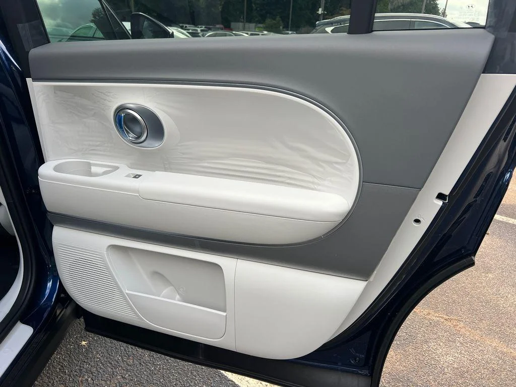 2026 Hyundai IONIQ 9 SE - Photo 16