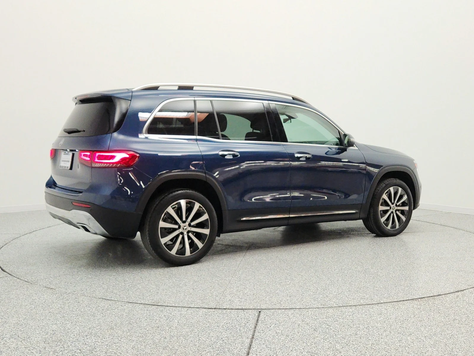 Used 2022 Denim Blue Metallic Mercedes-Benz GLB 250 SUV image 5