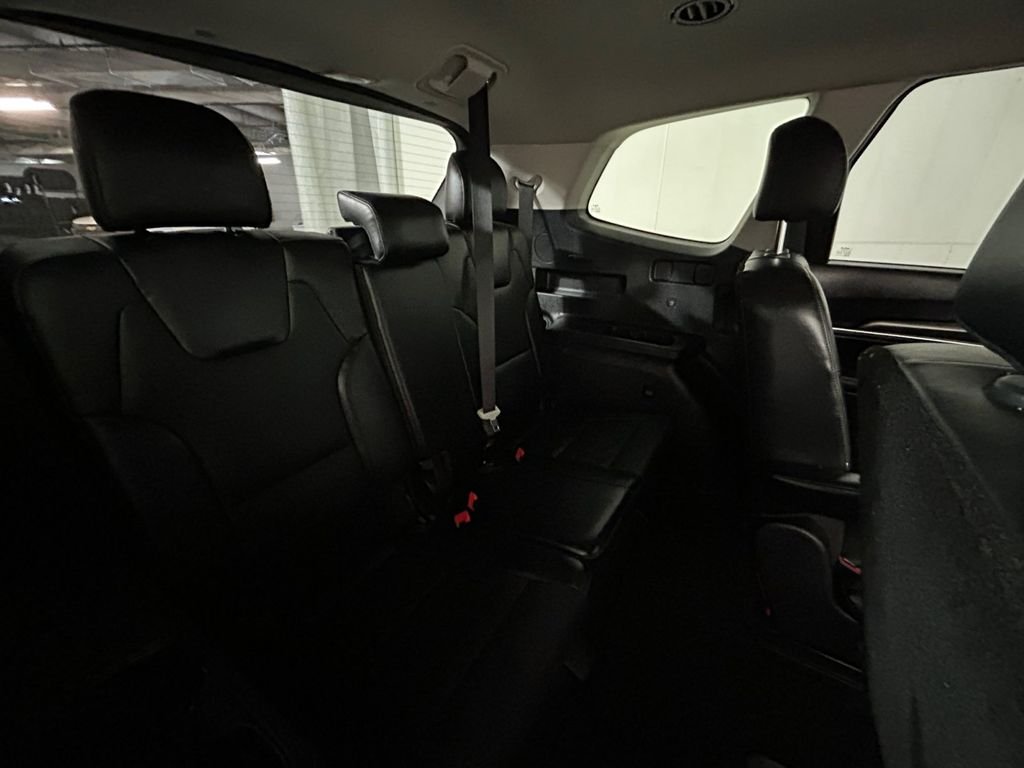 Used 2023 Black Kia S image 17