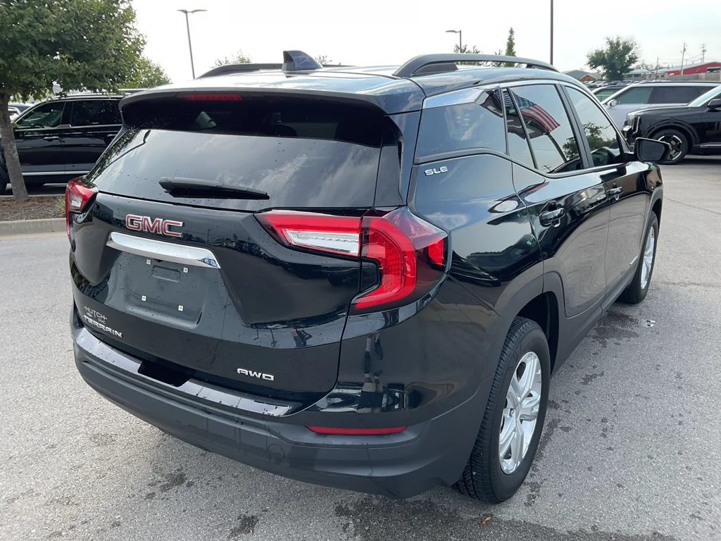 Used 2024 Ebony Twilight Metallic GMC SLE image 10