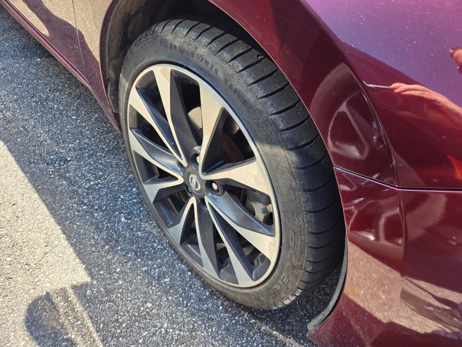 Used 2016 Red Nissan 3.5 SR image 4