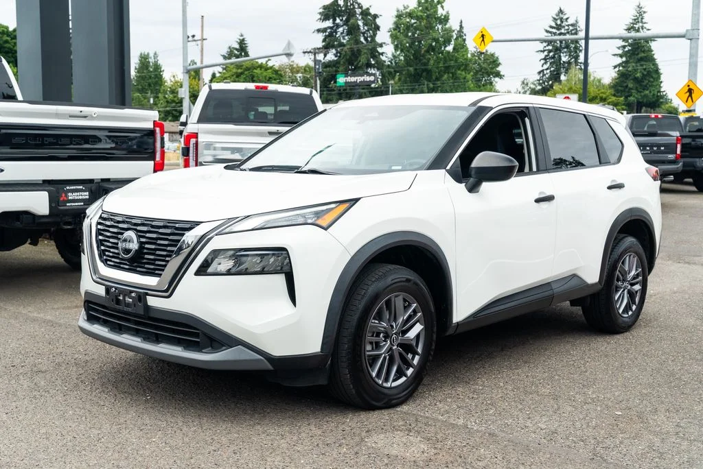 Used 2023 White Nissan S image 3