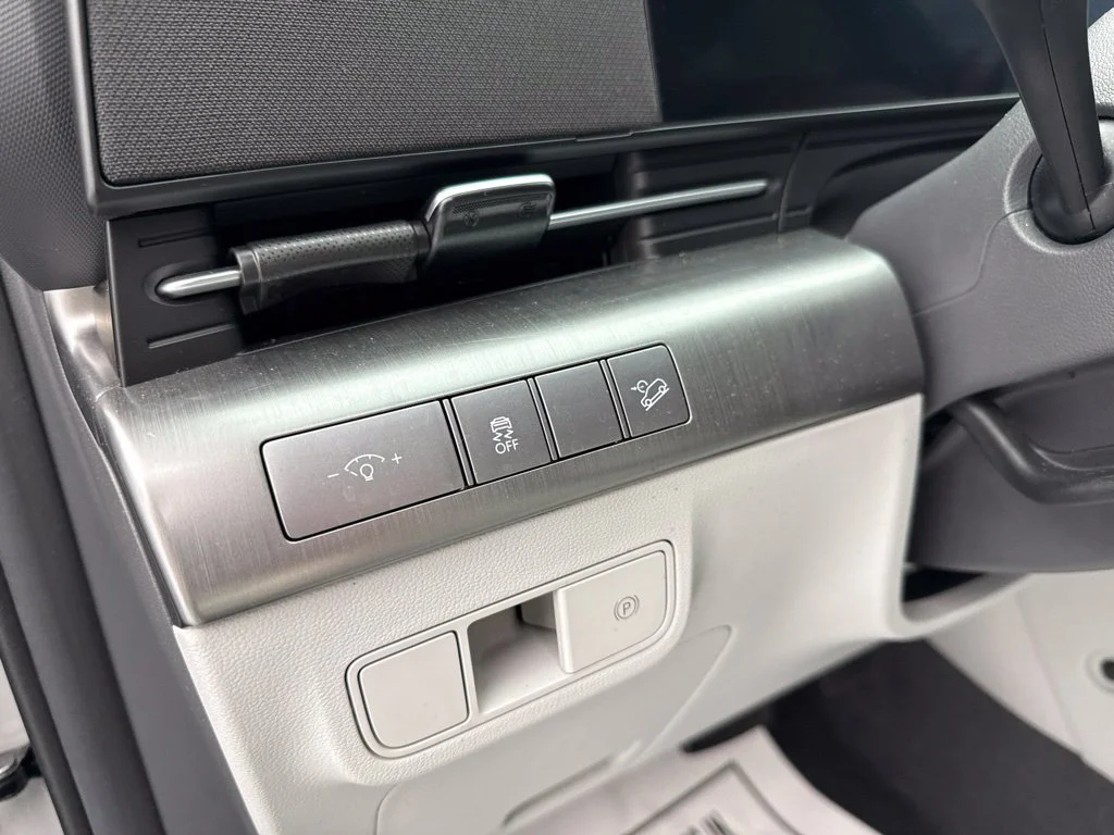 2024 Hyundai Kona SEL SUV Slide 17