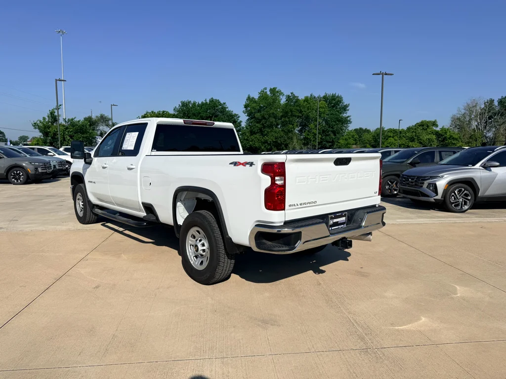 Used 2025 Summit White Chevrolet LT image 8