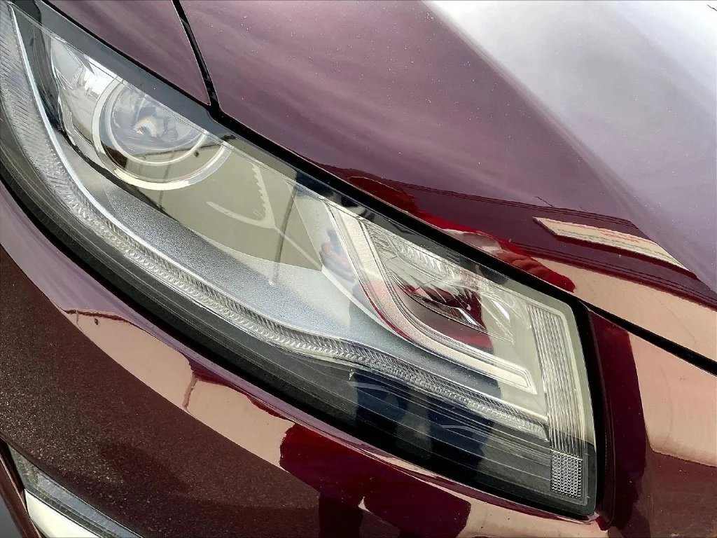 Used 2019 Burgundy Lincoln Reserve image 31