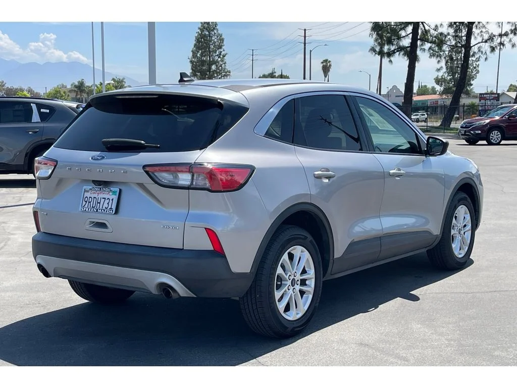 Used 2022 ICONIC SILVER Ford SE image 7