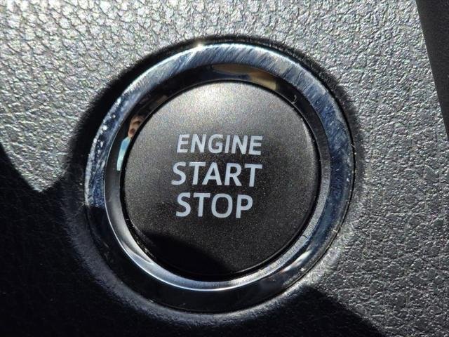 Certified Used 2022 MID BLK/WIND CHILL Toyota  image 29
