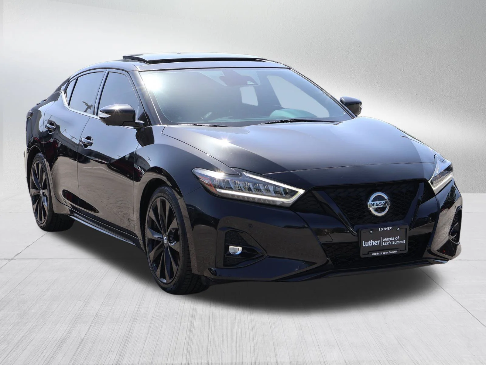 2022 Nissan Maxima SR's photo