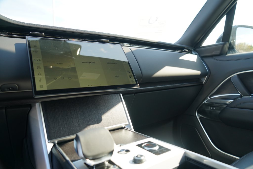 New 2027 Fuji White Land Rover SE image 15